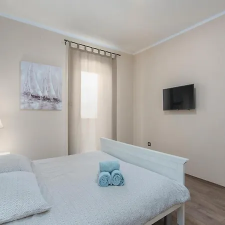 Perhat * Porec